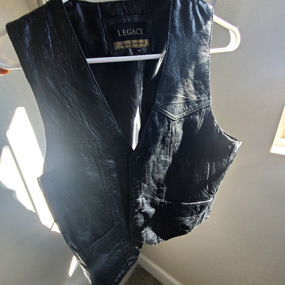 BLACK LEATHER VEST